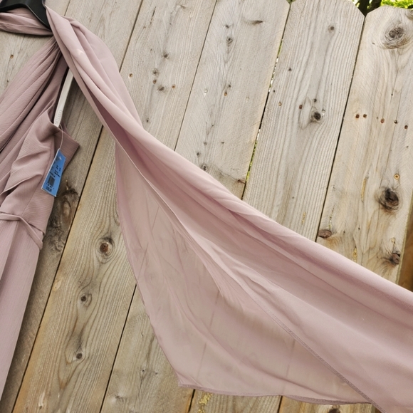 Davids Bridal Long Chiffon Bridesmaid/Prom Dress With Added Additional Scarf - Picture 8 of 9